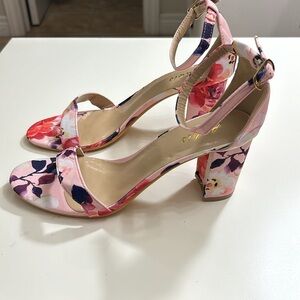Floral print chunky heel shoes size 8 used like new cottage core dance party